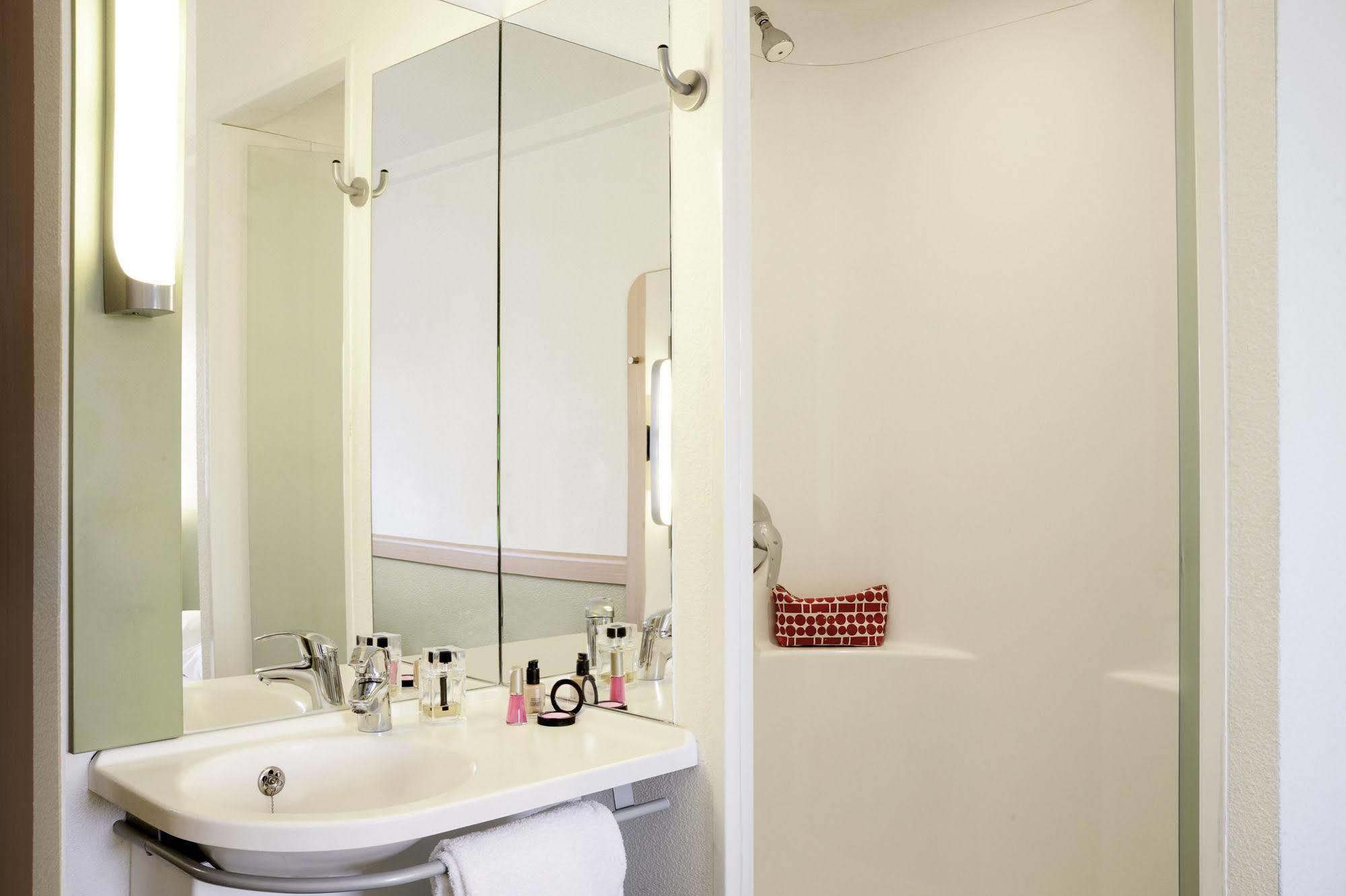 Ibis Budget Portsmouth Buitenkant foto