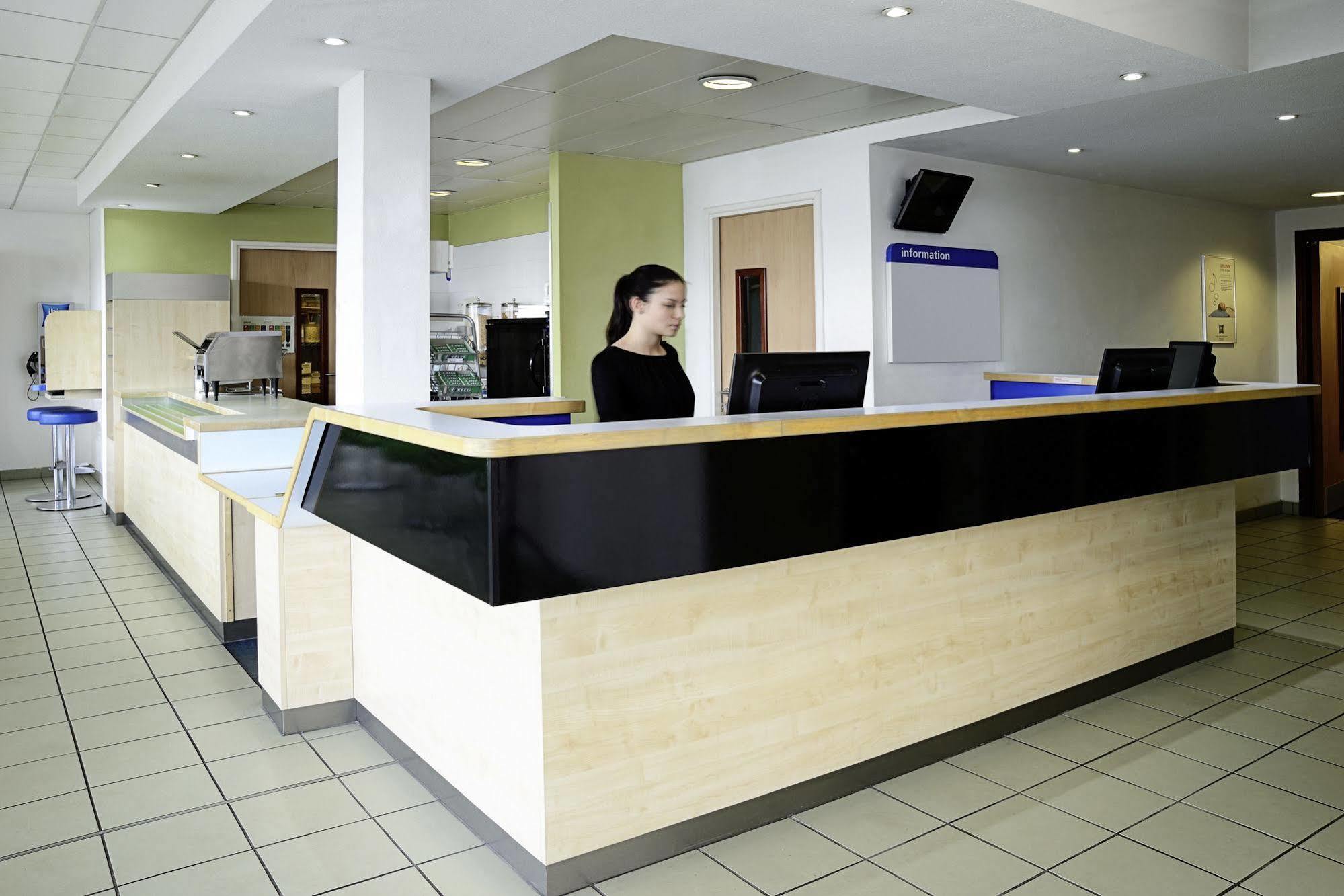 Ibis Budget Portsmouth Buitenkant foto